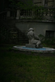 Budapest-unknown-garden-and-sculpture